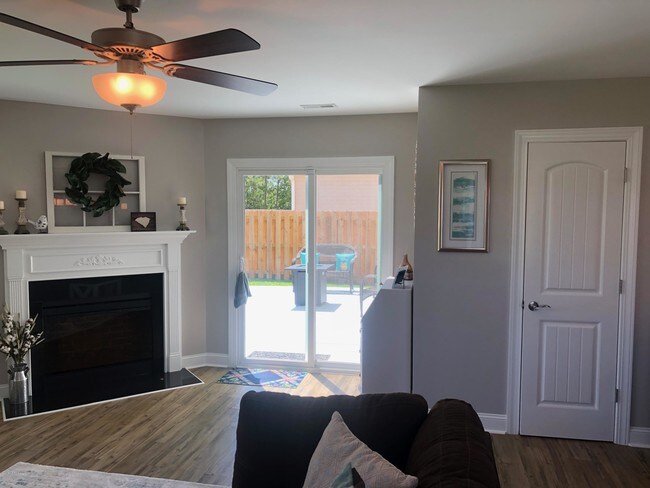 Foto del edificio - 401 Saratoga Ln
