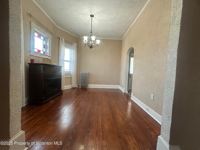 Building Photo - 821 Maple St