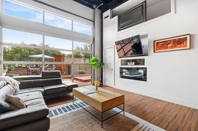 Building Photo - 9801 Mor Dr