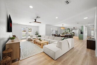 Building Photo - 2349 Kings Point Dr