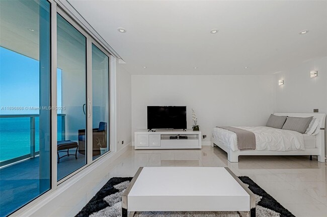 Building Photo - 2301 Collins Ave