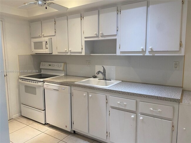 Building Photo - 18031 Biscayne Blvd