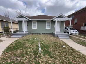 Building Photo - 1008 Studewood St