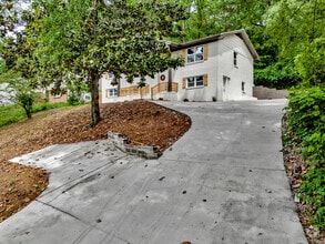 Building Photo - 917 S Forrest Dr