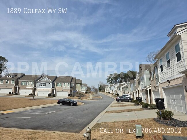 Building Photo - For Rent: Stunning 3-Bed, 3-Bath Townhome ...