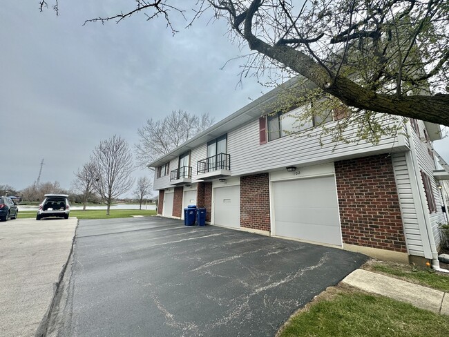 Building Photo - 102 N Salem Dr