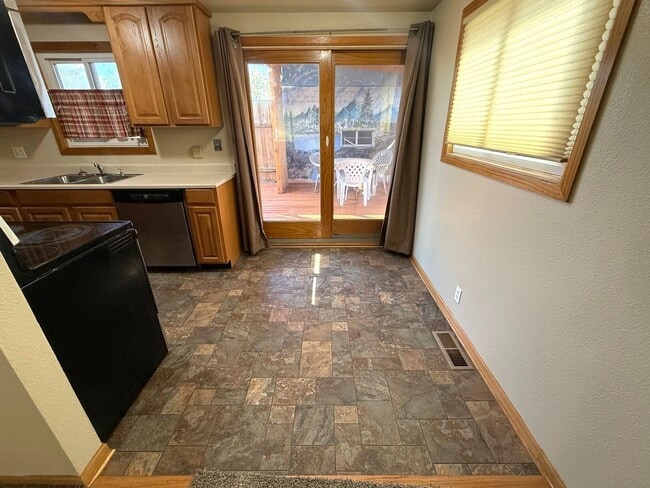 Building Photo - Newly Remodeled 3 bedroom One Level