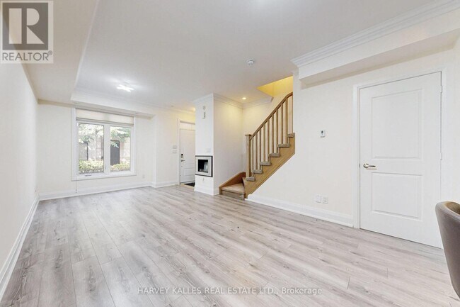 Photo du bâtiment - 7-TH17 Oakburn Crescent