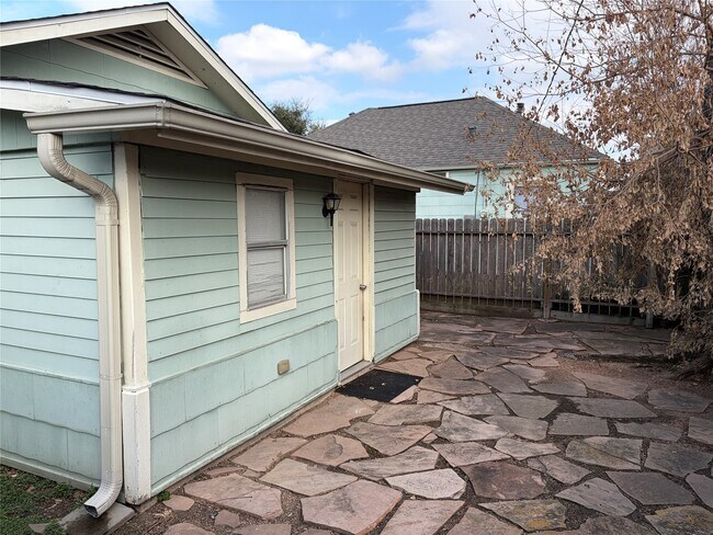 Foto del edificio - 405 1/2 Walton St