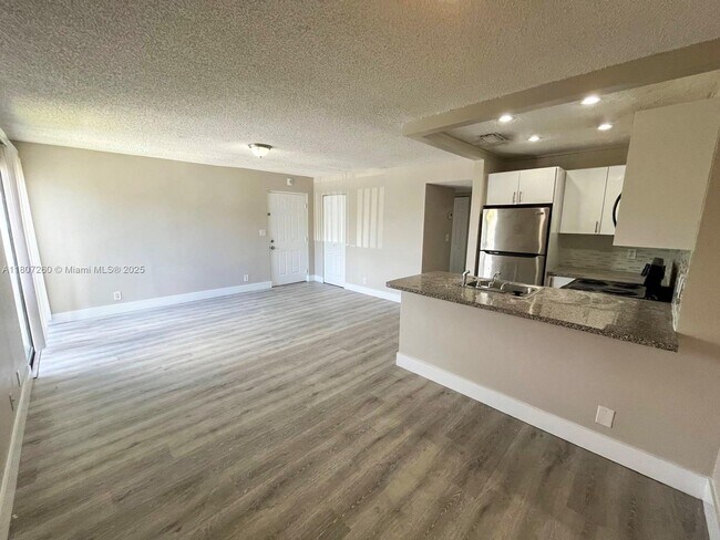 Foto del edificio - 11777 NW 30th St