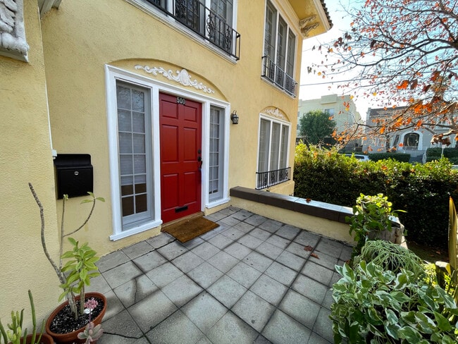 Front Steps - 500 N Heliotrope Dr