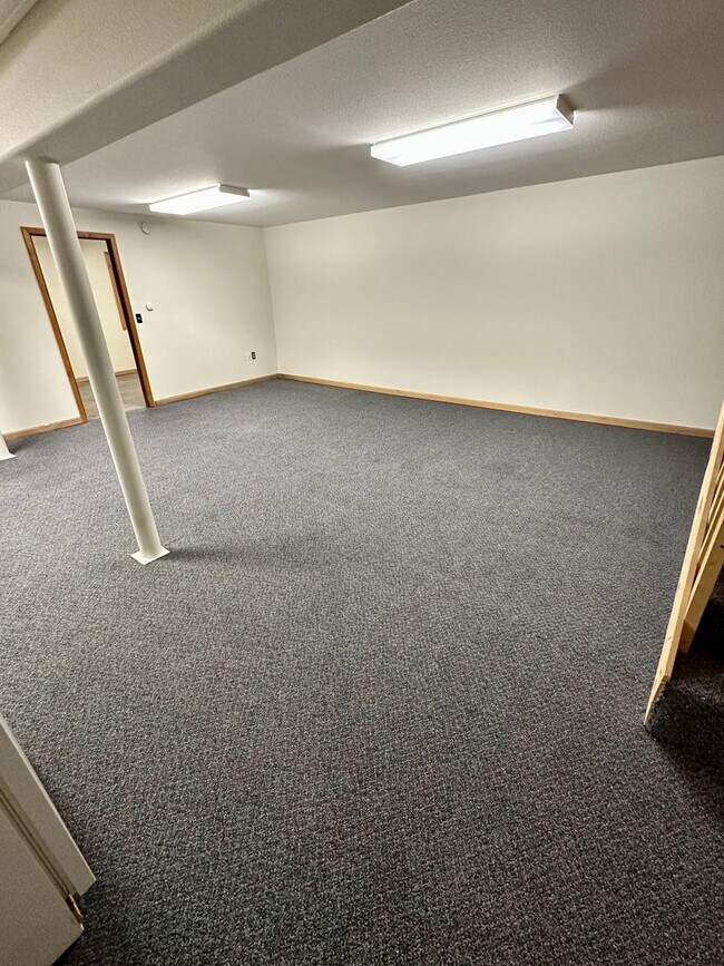 Building Photo - 2586 Stellar Way
