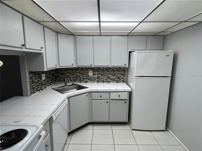 Building Photo - 2700 Coconut Bay Ln