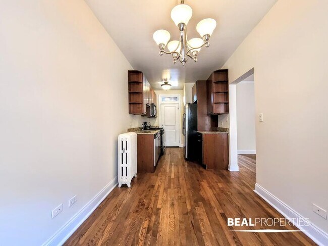 Building Photo - 1 bedroom in CHICAGO IL 60613