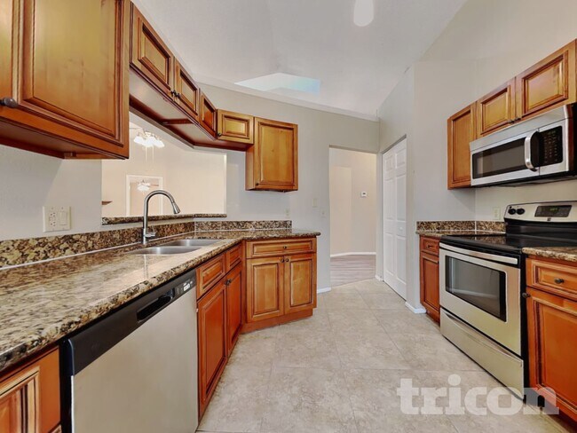 Foto del edificio - 8111 Hathaway Dr