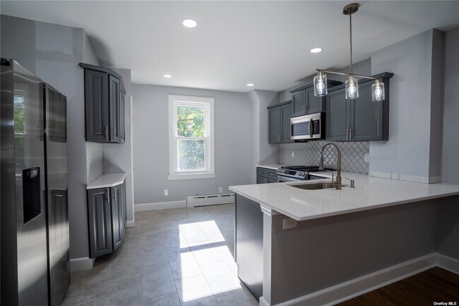 Building Photo - 85-26 60th Dr