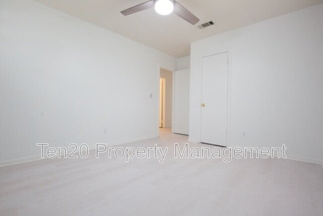 Building Photo - 5131 Trussell Ave