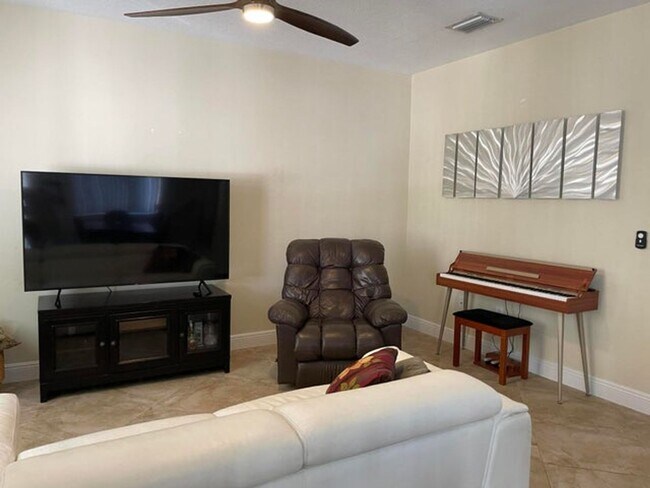 Foto del edificio - 552 NW 39th Cir