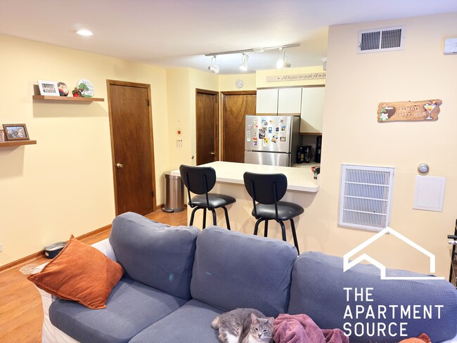 Building Photo - 715 W Diversey Pkwy