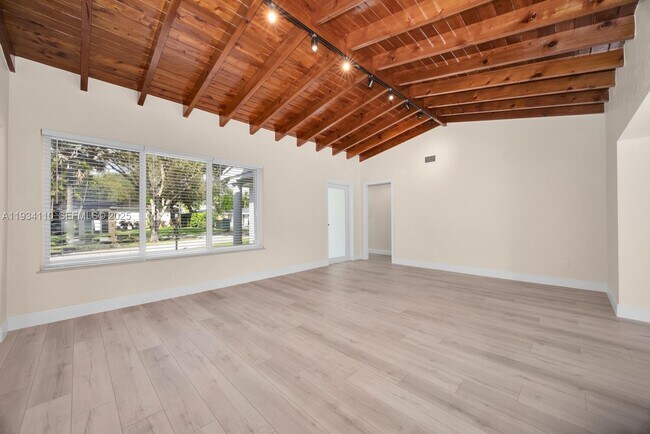 Foto del edificio - 6110 SW 79th St