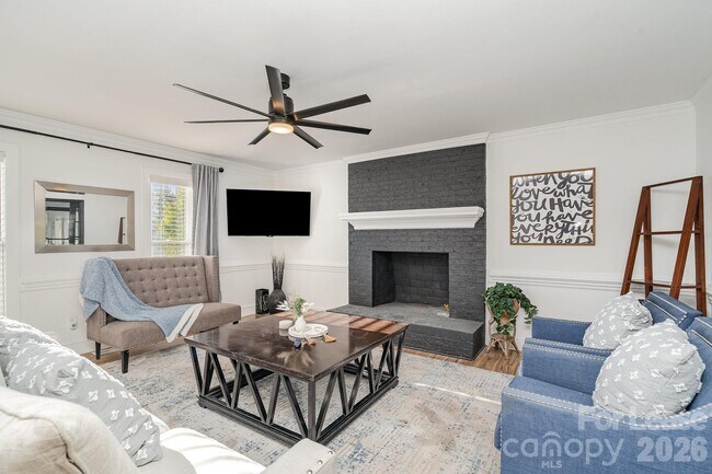 Foto del edificio - 8823 Dartmoor Pl