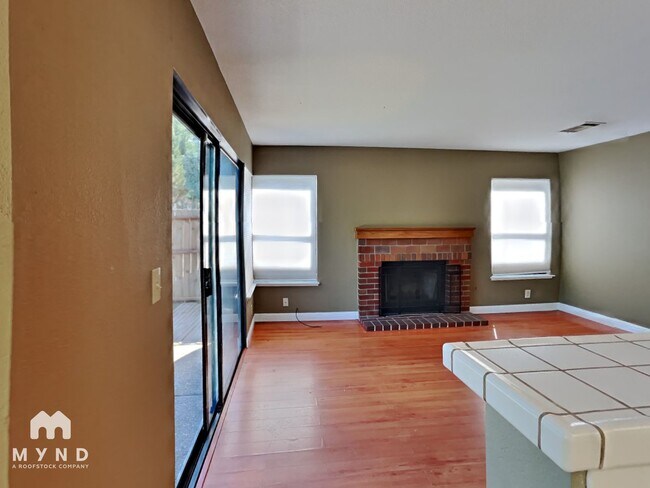 Building Photo - 4721 Shannondale Dr