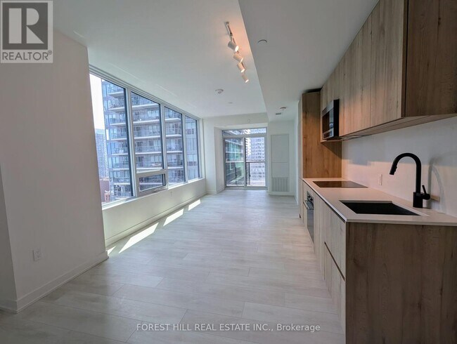 Photo du bâtiment - 117-2117 Broadway Ave