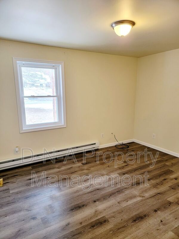 Building Photo - 122 Maggie Way