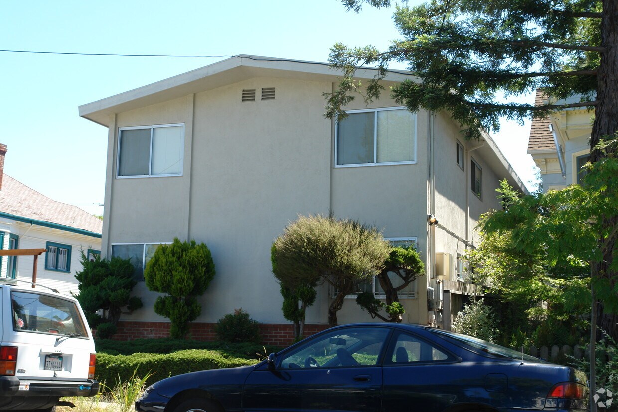 Building Photo - 2911 Deakin