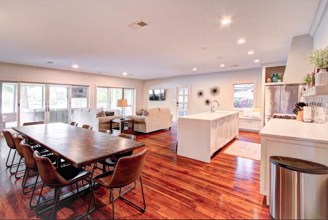 Foto del edificio - 11940 Springpoint Ln