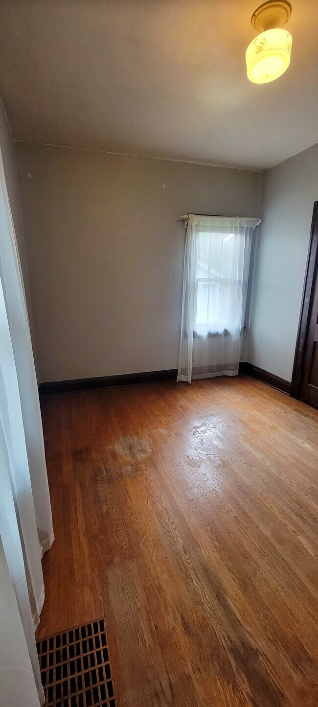 Bedroom 2 - 143 18th Ave N
