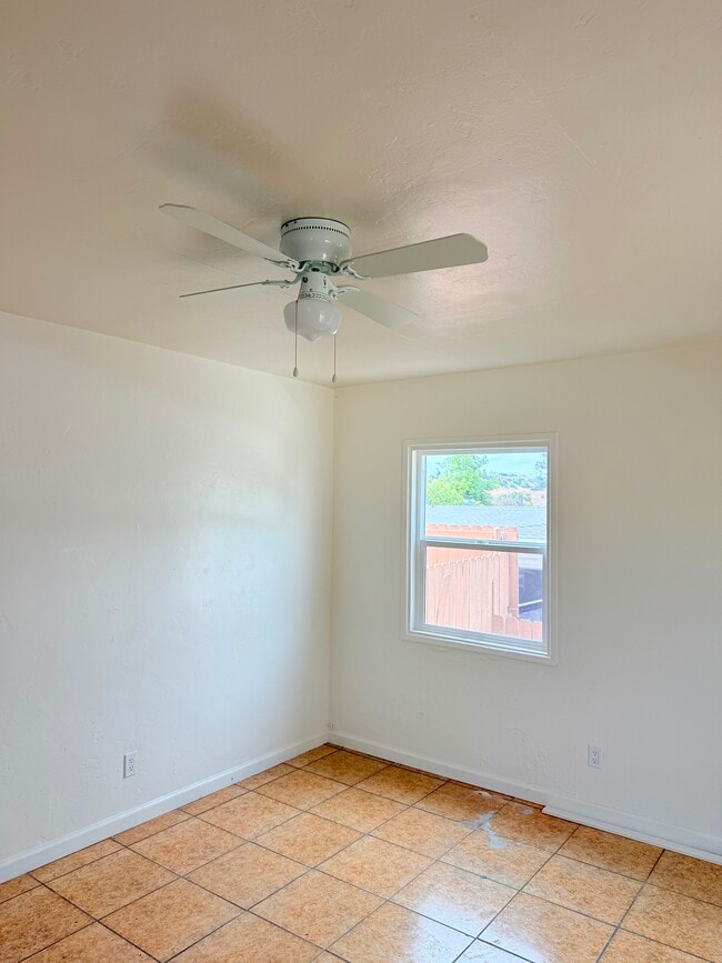 Building Photo - 663 Cadman St