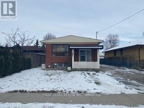 Building Photo - 20 Savarin St