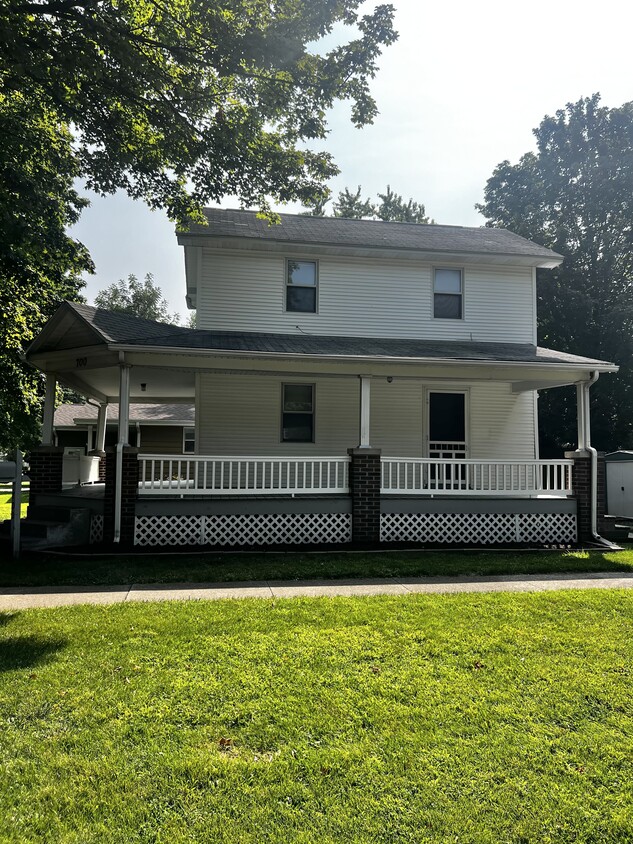 Primary Photo - 700 E Sangamon Ave