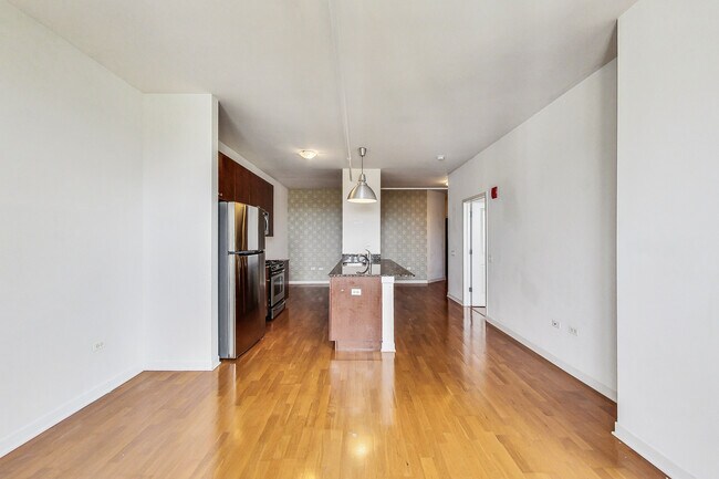 Foto del edificio - 511 W Division St