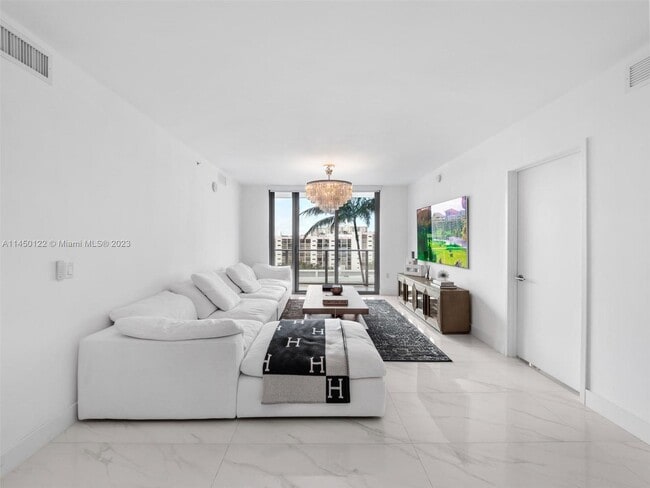 Foto del edificio - 300 Sunny Isles Blvd