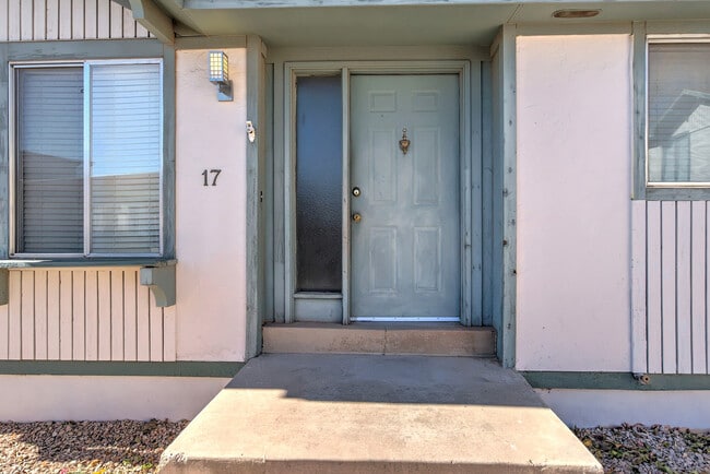 Foto del edificio - 3 Bedroom Home In St. George With Spacious Backyard