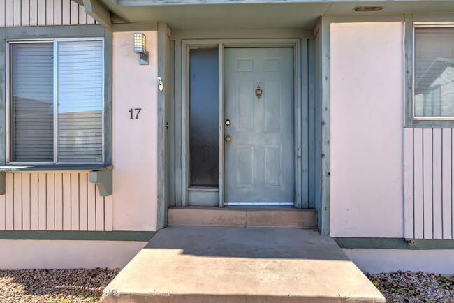 Foto del edificio - Great 3 bedroom and 2.5 bath home - 6 or 1...