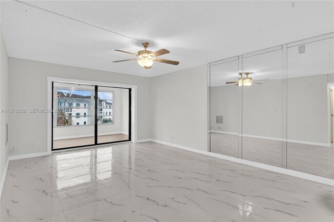 Foto del edificio - 9355 SW 8th St