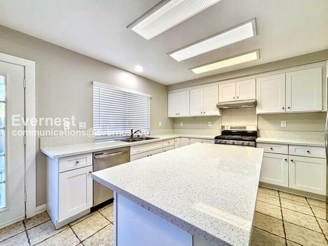 Building Photo - 2155 Begley Cir
