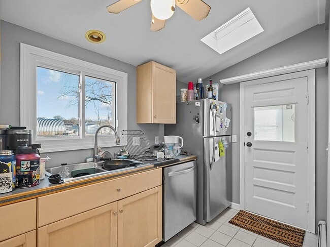 Building Photo - 22 Third School St