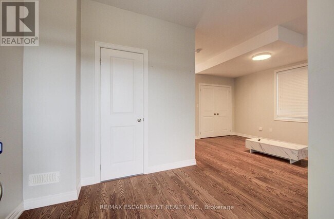 Photo du bâtiment - 2285 Khalsa Gate