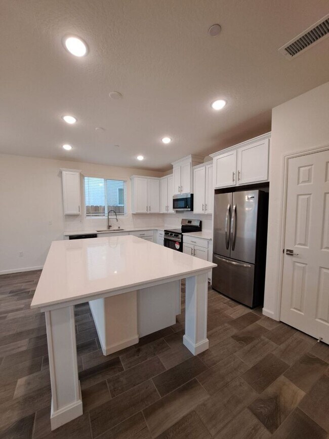 Foto del edificio - Limited Time Move In Special! $500 OFF 1st Months Rent! Beautiful Newly Built Home in Clovis Unif...