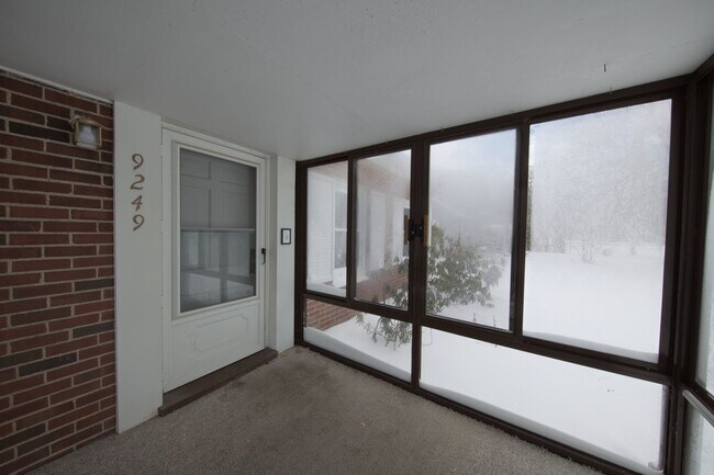 Foto del edificio - 9249 Whitall Ln