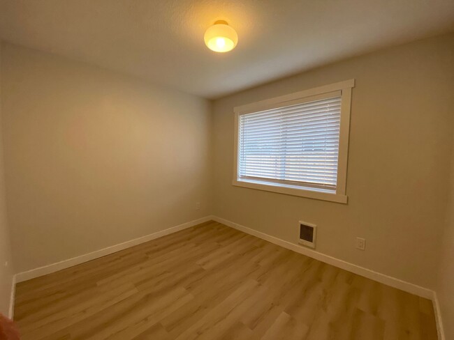 Foto del edificio - 3 Bedroom House For Rent In Hood River