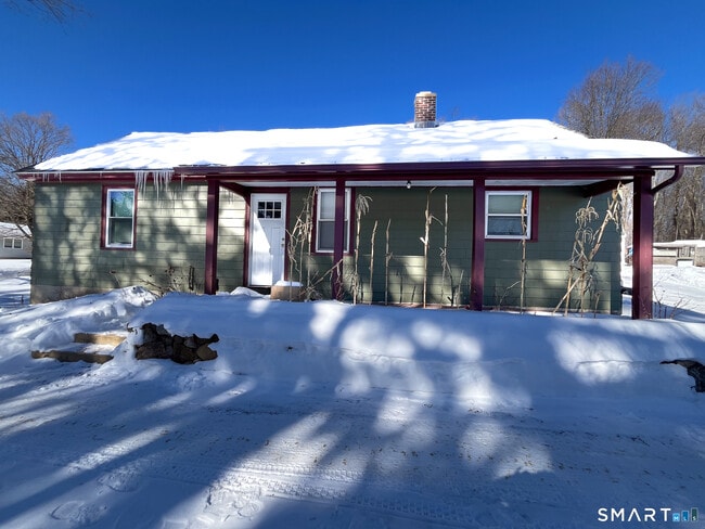 Foto del edificio - 51 Roaring Brook Rd