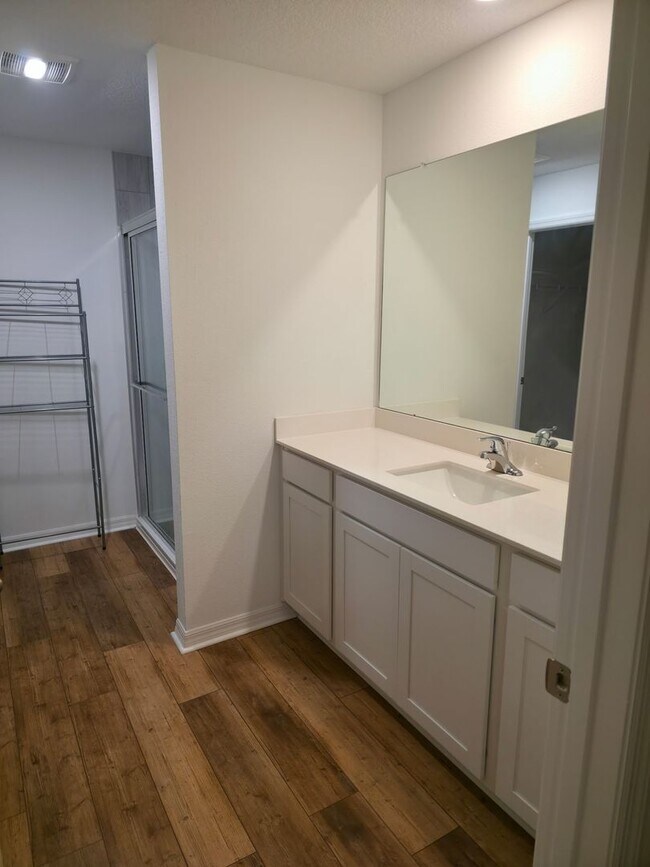 Foto del edificio - Brand New 3/2/2 furnished close to I75 to commute to Tampa or Ocala.