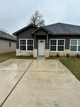 Building Photo - 9302 Bean St