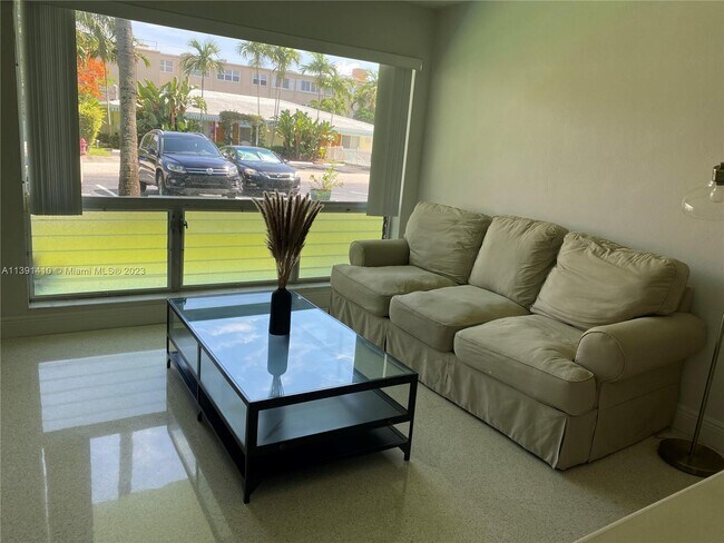 Foto del edificio - 3212 NE 7th Pl