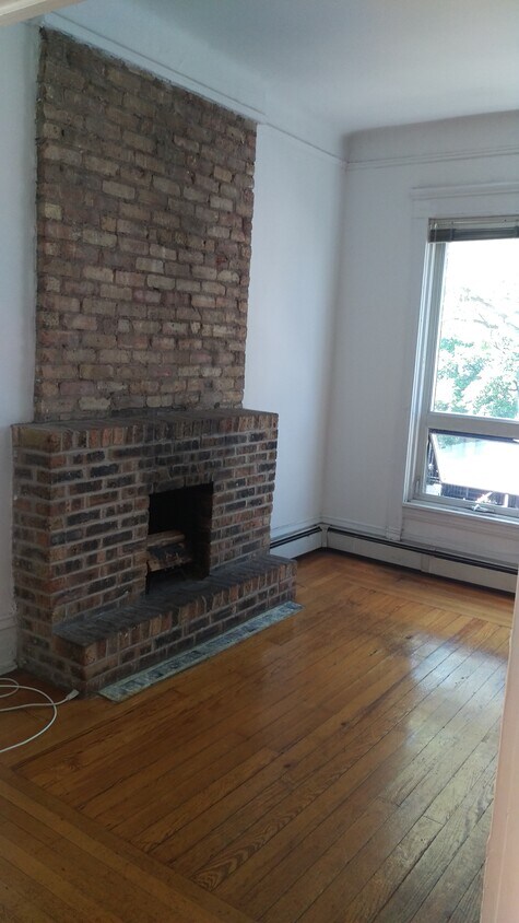 Foto principal - 934 W Newport Ave